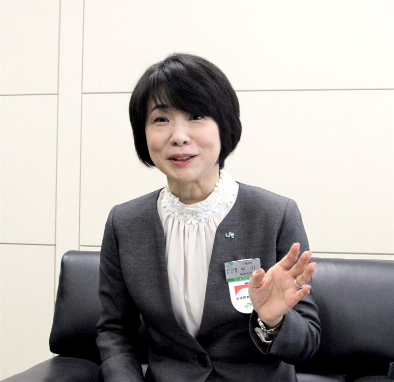 インタビューに答える中川千葉支社長＝千葉市中央区のＪＲ東日本千葉支社