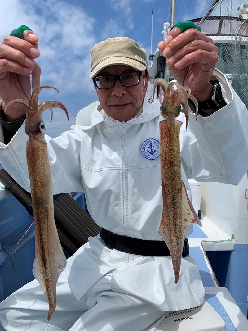 鹿島沖でゲットしたヤリイカ（写真は「幸栄丸」提供）
