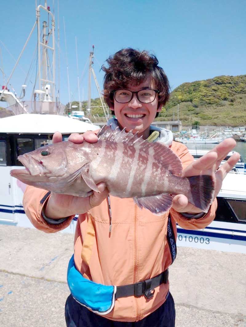 飯岡沖で釣り上げたマハタ(写真は「隆正丸」提供)