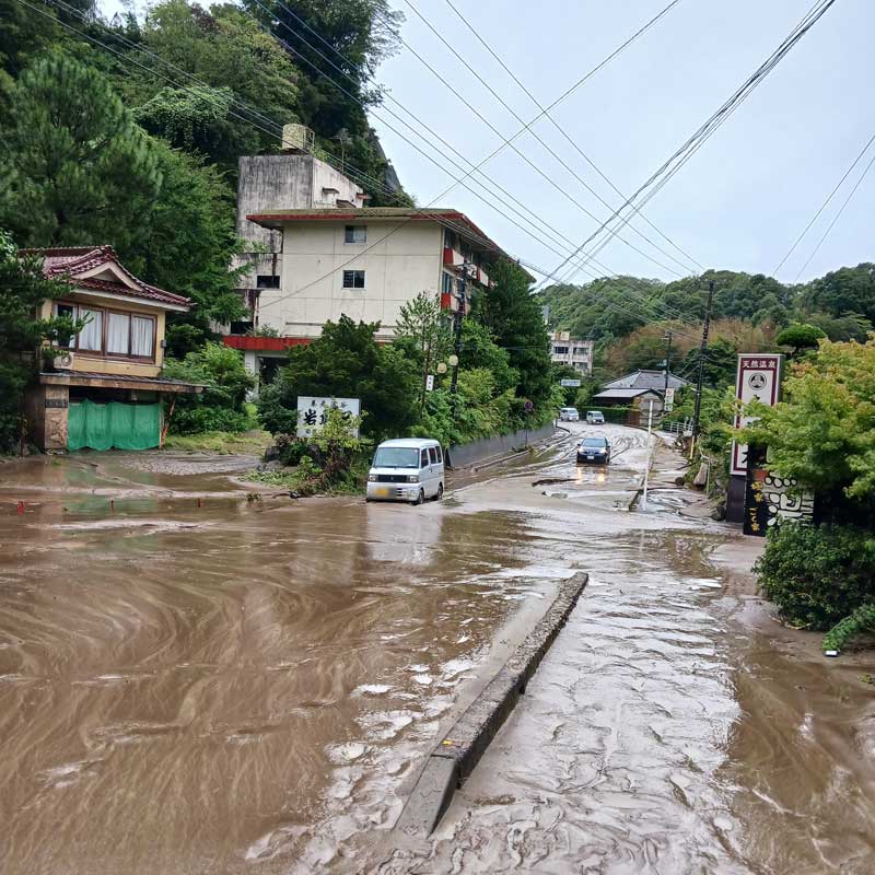 大雨で冠水した市原市の養老渓谷=8日午後1時ごろ(画像一部加工)