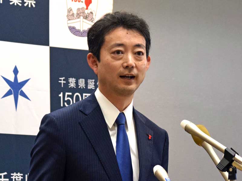 定例記者会見で質問に答える熊谷千葉県知事=11日、県庁