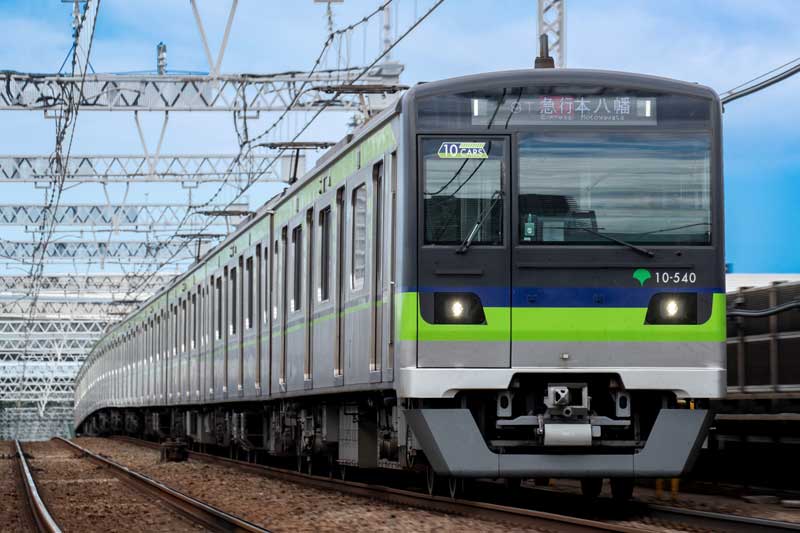 都営地下鉄新宿線の車両(東京都交通局提供)