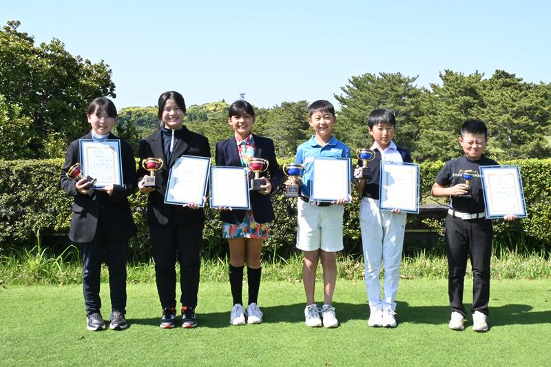上位入賞を果たした6人=4日、一の宮カントリー倶楽部