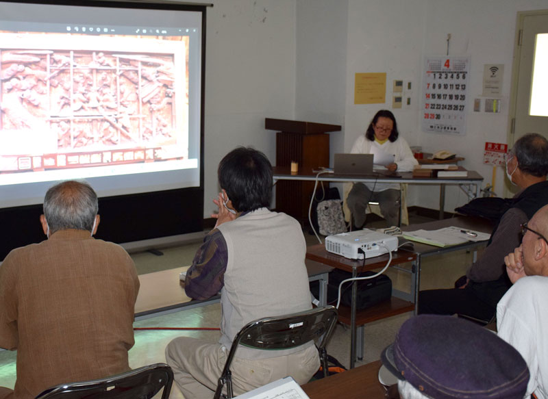 島村俊明の作品を解説した歴史学講座＝睦沢町