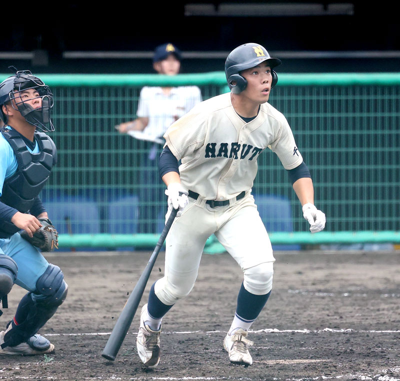成東-我孫子 3回裏成東2死三塁、押尾が右越え適時三塁打を放つ=成田大谷津