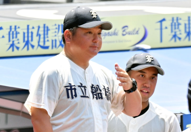 木更津総合―市船橋　市船橋の海上監督＝ＺＯＺＯマリン