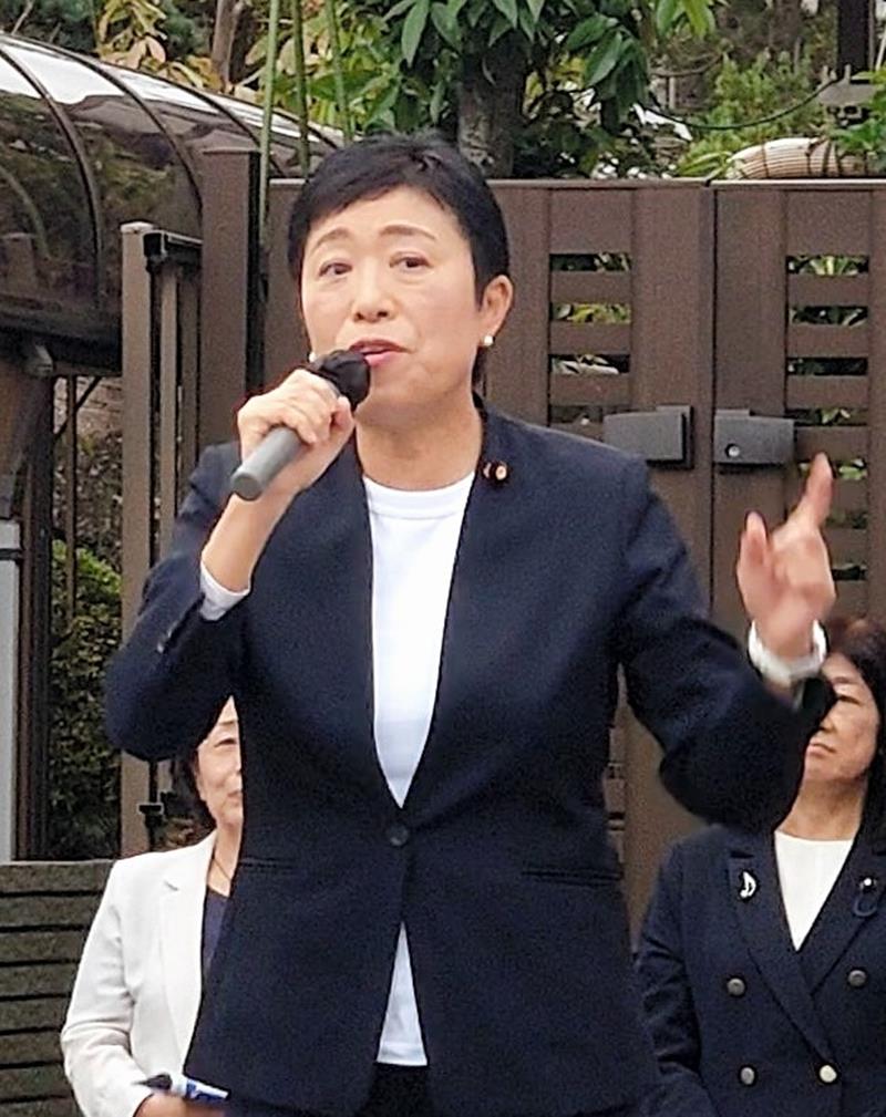 演説する立憲民主党の辻元代表代行＝２２日、市原市