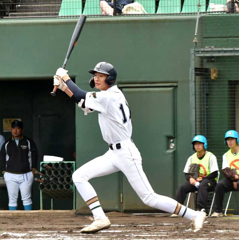 山梨学院―千葉黎明 2回表千葉黎明無死、飯高が左前打を放つ=保土ヶ谷
