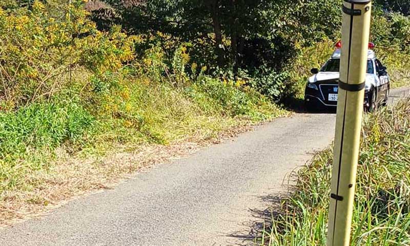 強盗事件現場付近の道＝３日午前１０時半過ぎ、四街道市吉岡