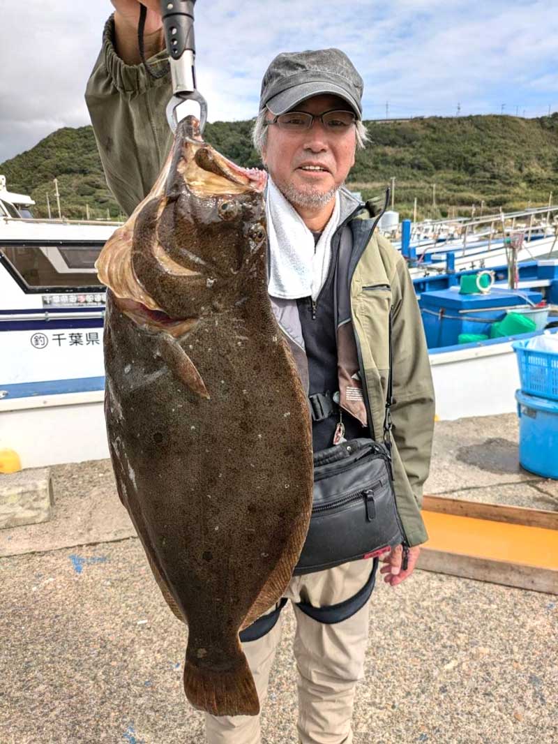 飯岡冲でゲットしたヒラメ(写真は「隆正丸」提供)