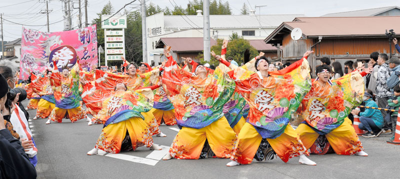 大迫力の演舞で大賞に輝いた「チーム☆利ゑ蔵」=香取市