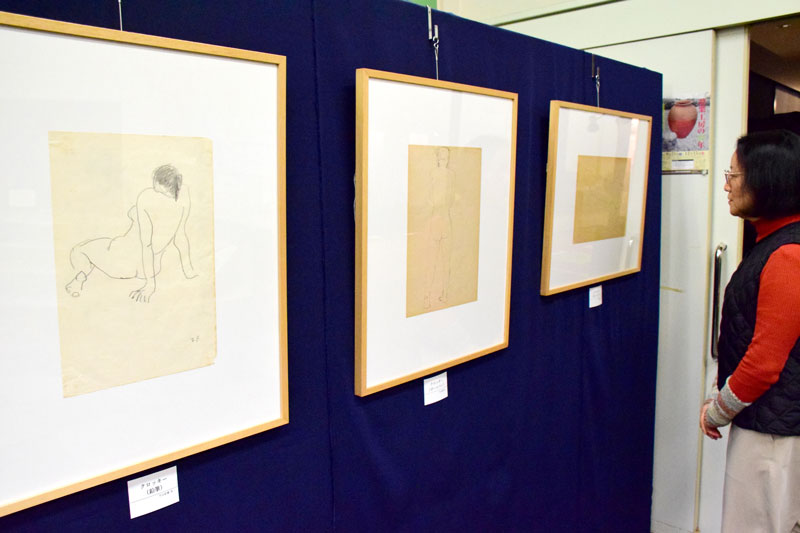 モデルの特徴を捉えて短時間に描いた下川さんの速写作品＝睦沢町立歴史民俗資料館