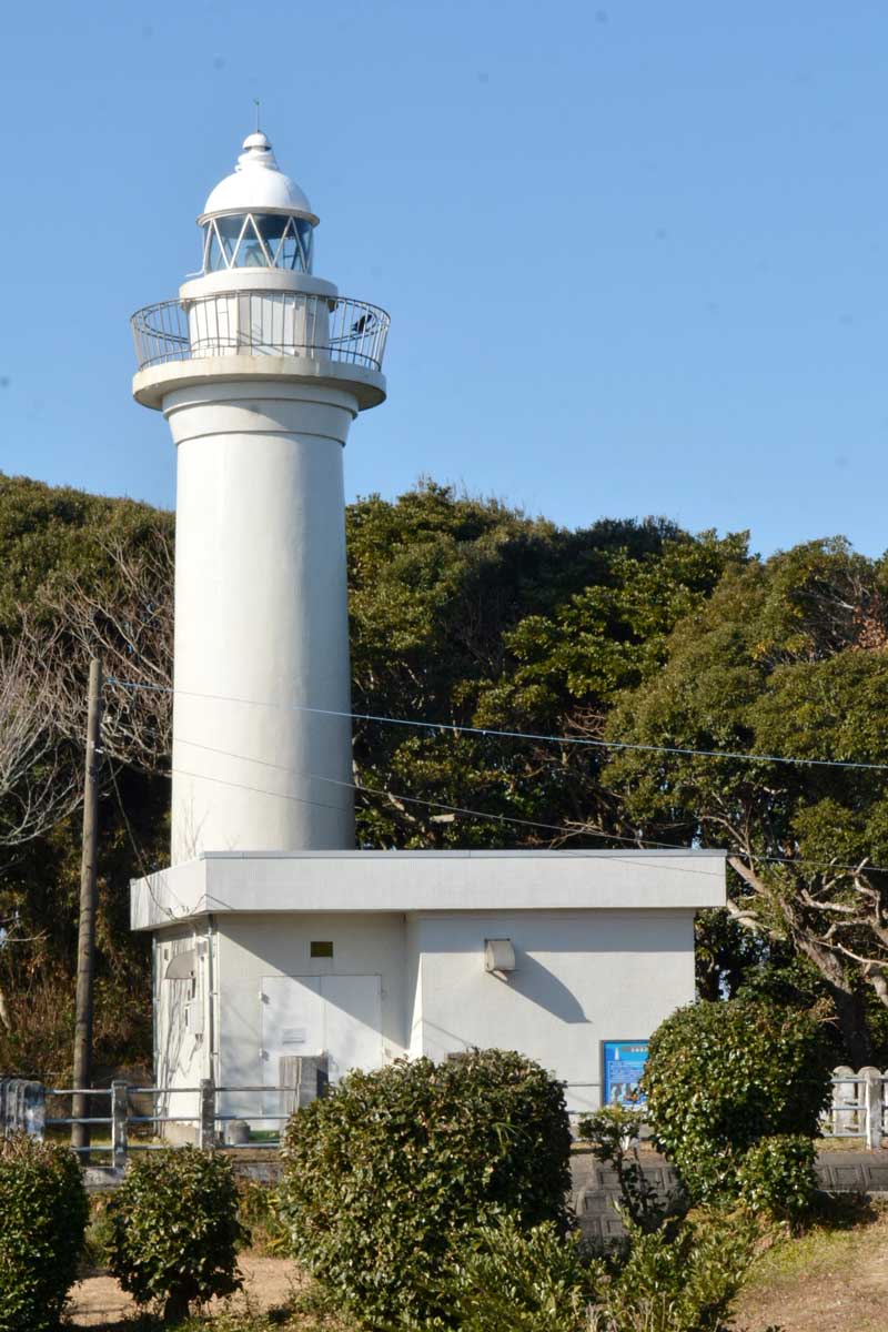 九十九里浜の最南端に位置する太東埼灯台。市民に愛される地域のシンボルだ=いすみ市