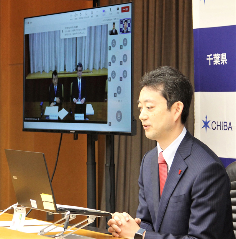 オンライン会議で笹川農水副大臣に要望する熊谷知事=30日、県庁
