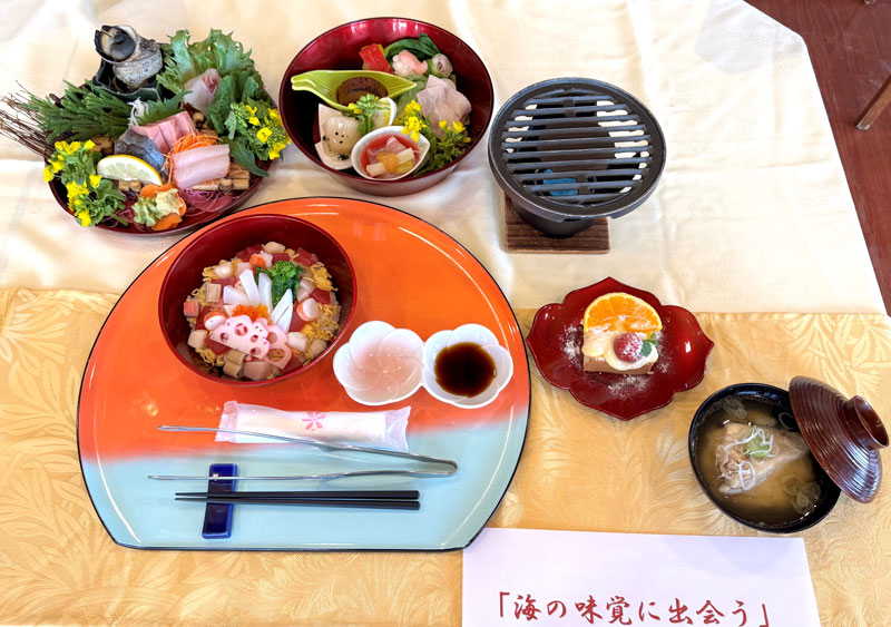 館山炙り海鮮丼の２０２５年度バージョン。写真は「たてやま温泉　千里の風」で提供されるメニュー＝館山市