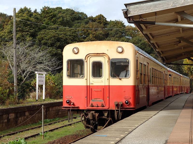 小湊鉄道の列車＝市原市の同鉄道養老渓谷駅