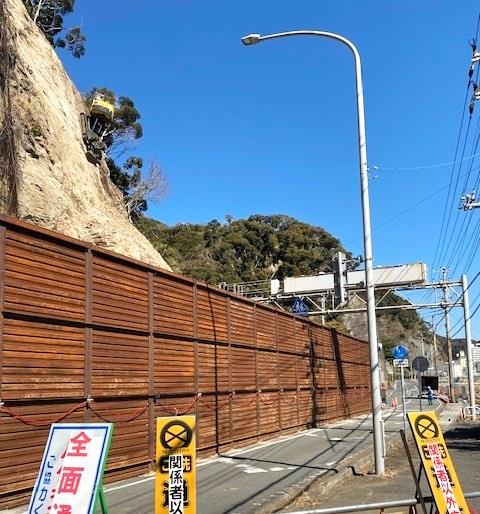 応急復旧後の国道128号=鴨川市内浦(千葉県提供)