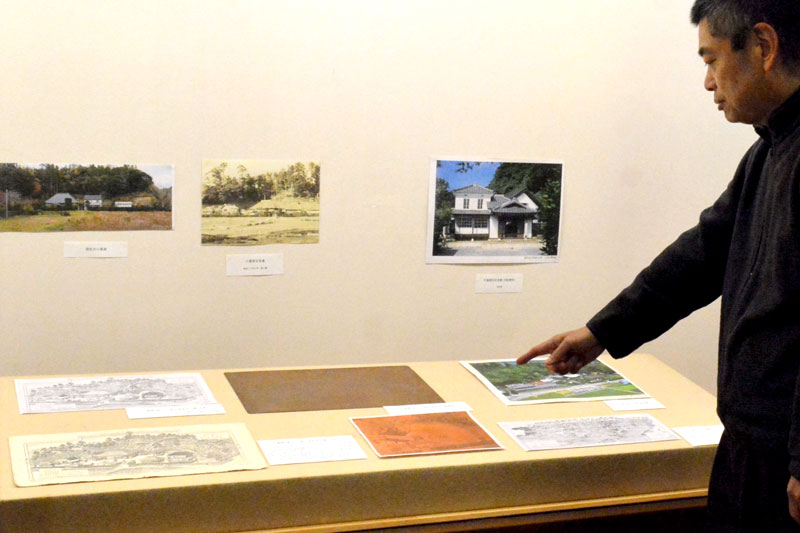 郷土資料館で開かれている企画展「博覧図にみる明治期の千葉県」=いすみ市