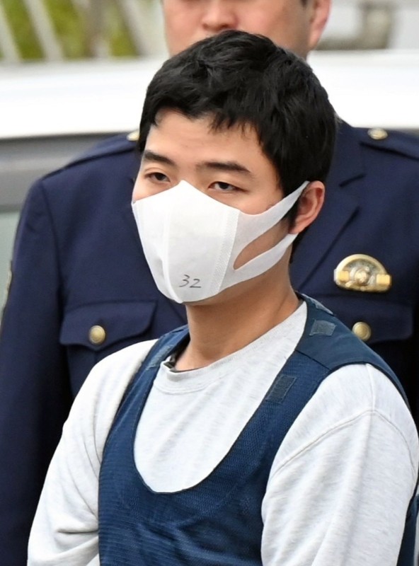 送検されるレ・タン・ルアン容疑者=28日午前8時15分ごろ、成田市
