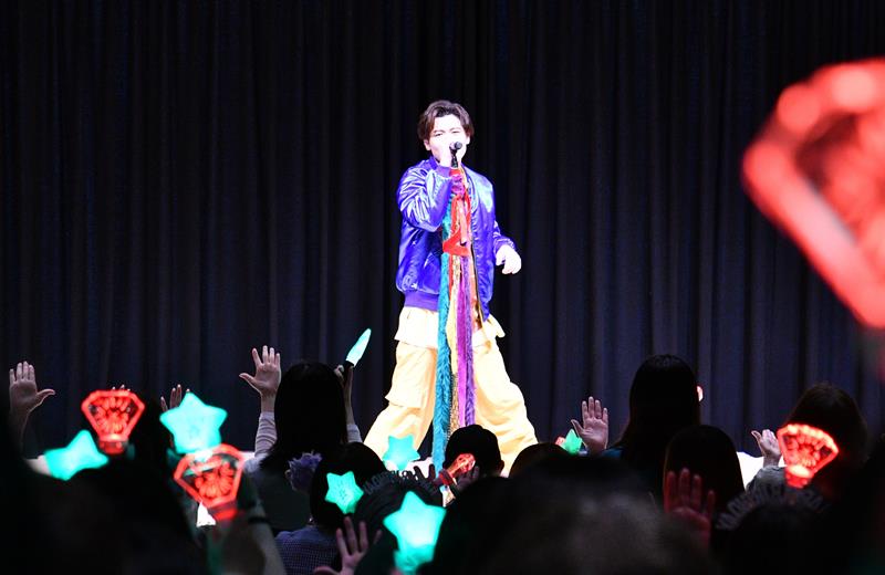 みんなの賑わい交流拠点コンパスでミニライブを行い、会場は熱気に包まれた＝香取市