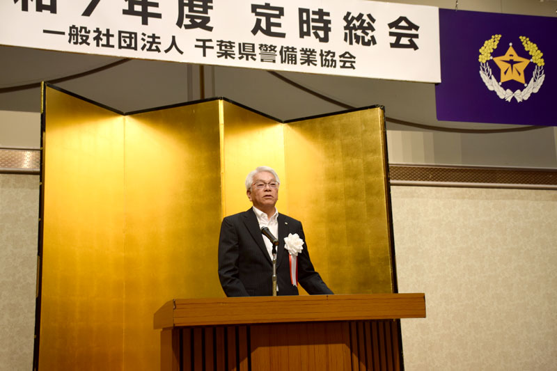 あいさつする加藤会長