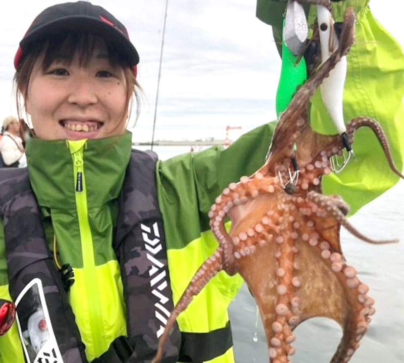 長浦沖で釣り上げたエギタコ(写真は「守山丸」提供)