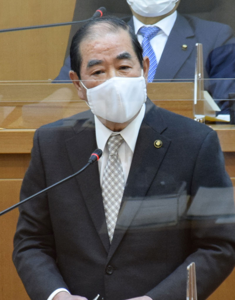 来年の市長選に不出馬を表明した太田市長＝３日、匝瑳市議会議場